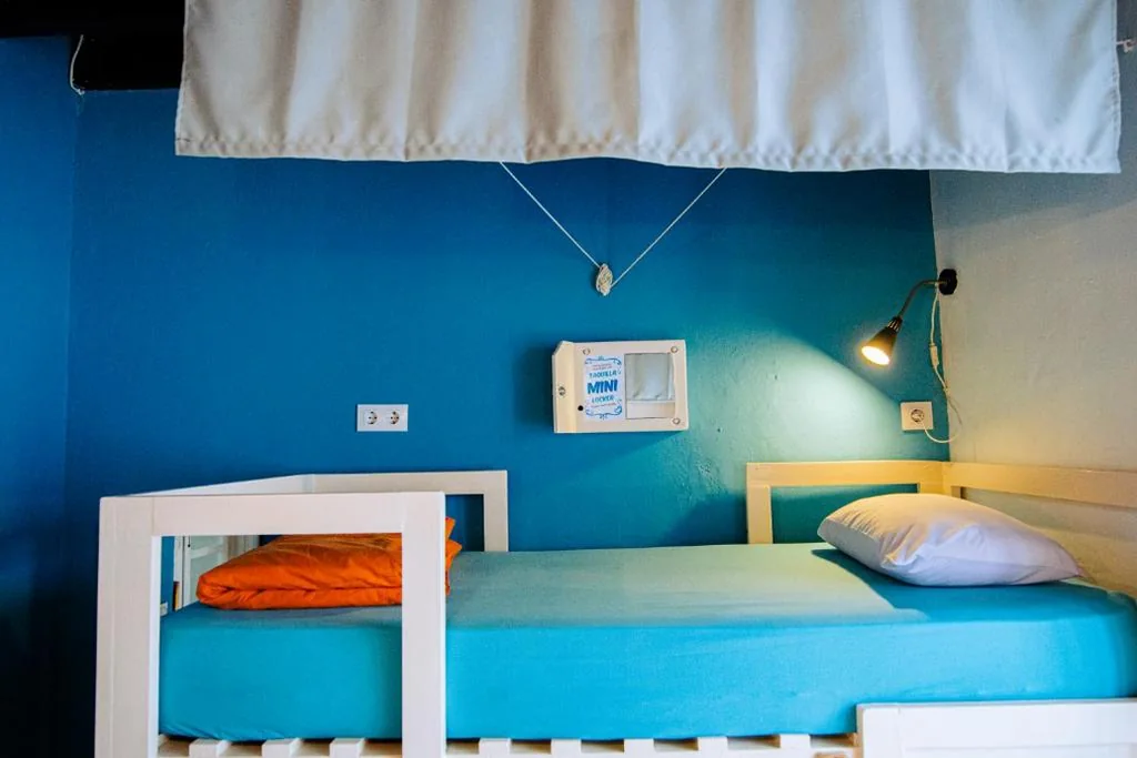 Bett im gemischten Schlafsaal mit 7 Betten und eigenem Bad — Casa Caracol