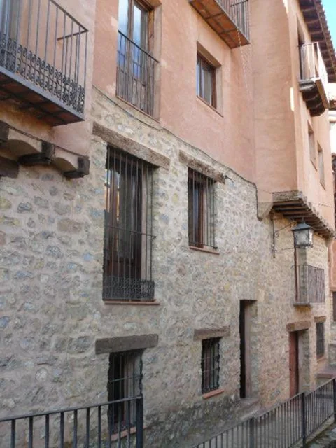 Casa de 4 dormitorios — CASA CENTRO ALBARRACIN