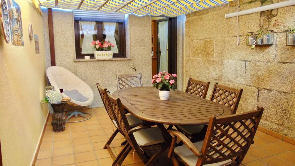Casa de 2 dormitorios — Casa centro o grove con terraza y asador