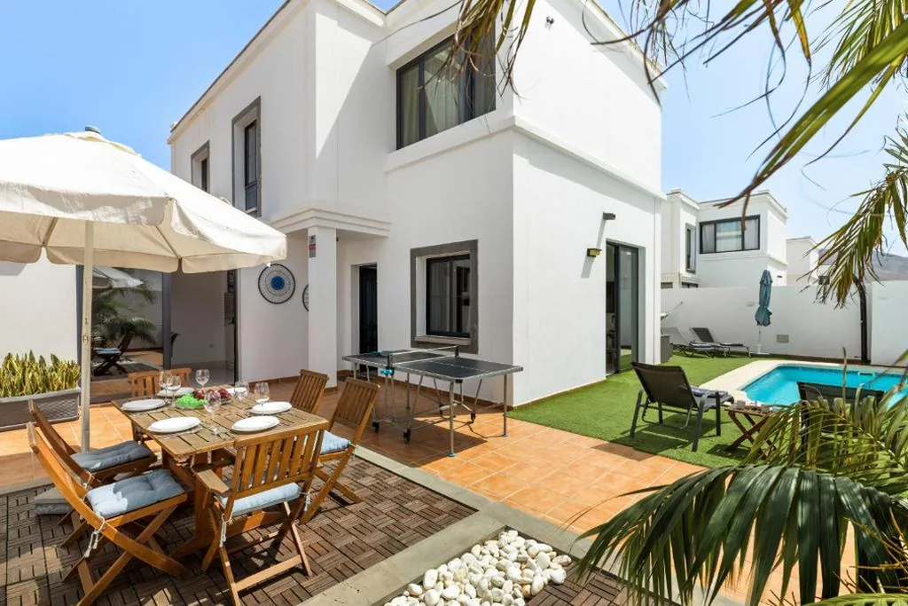 Villa con piscina privada — Casa Clara by Escape Home