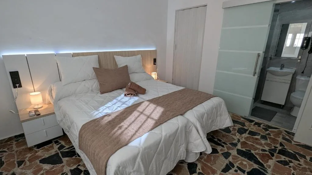 Double Room with Private Bathroom — Casa Clari