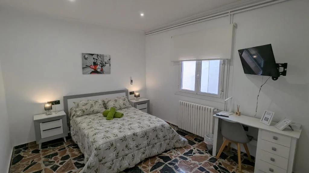 Double Room with Private Bathroom — Casa Clari