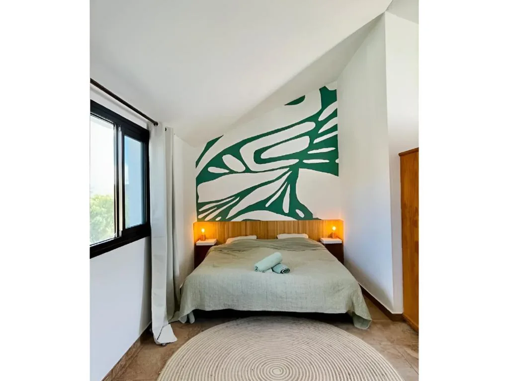 Habitación Doble Deluxe con balcón y vistas al mar — Casa Cocolores