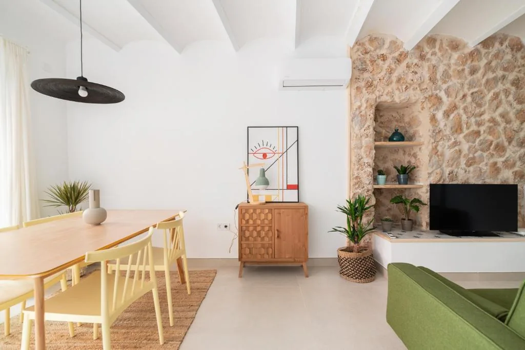 1-Bedroom House — Casa con historia en el centro.