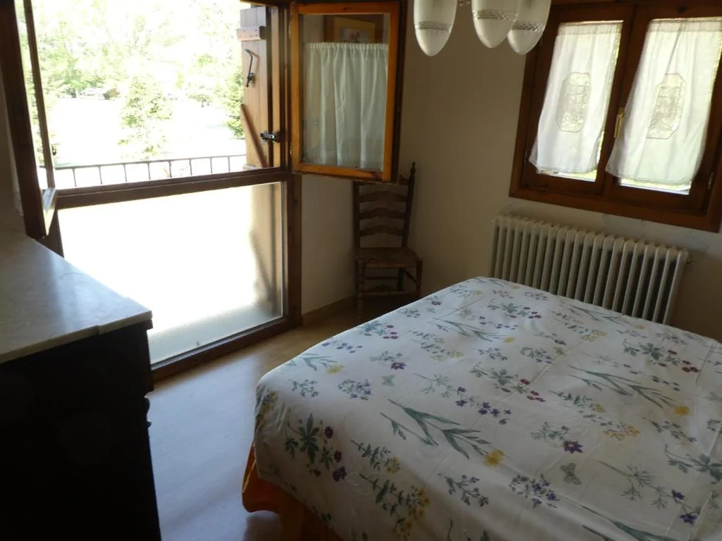 Casa con jardín frente a la Ciudadela de Jaca