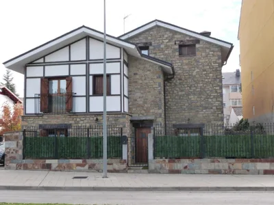 Casa con jardín frente a la Ciudadela de Jaca — Foto 9