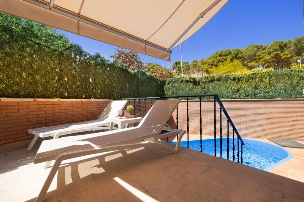ベッドルーム4室の家 — CASA CON PISCINA EN EL CENTRO
