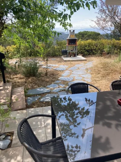 Casa con vista y jardín, a 20' de la playa — Foto 9