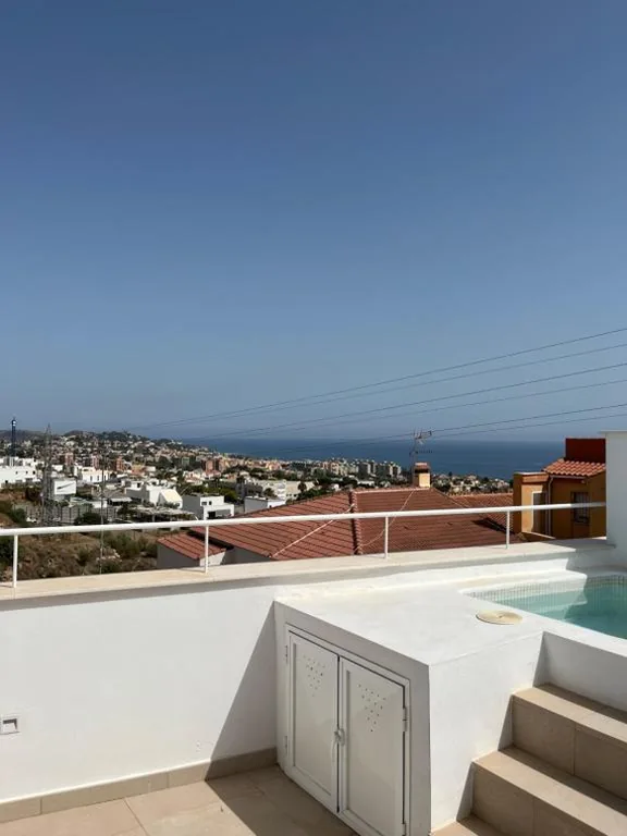 Vrijstaand huis met 3 slaapkamers — Casa con vistas y piscina privada