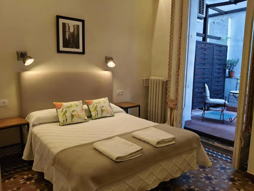 Habitación Doble con terraza — Casa Consell Bailen, Guest House