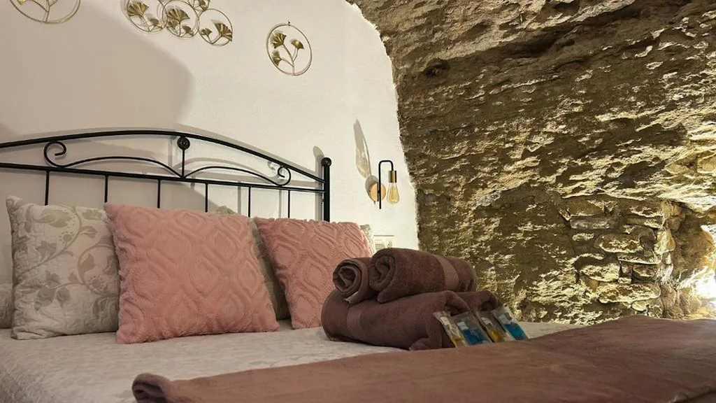 Casa con 1 dormitorio — Casa Cueva Sol y Luna Setenil