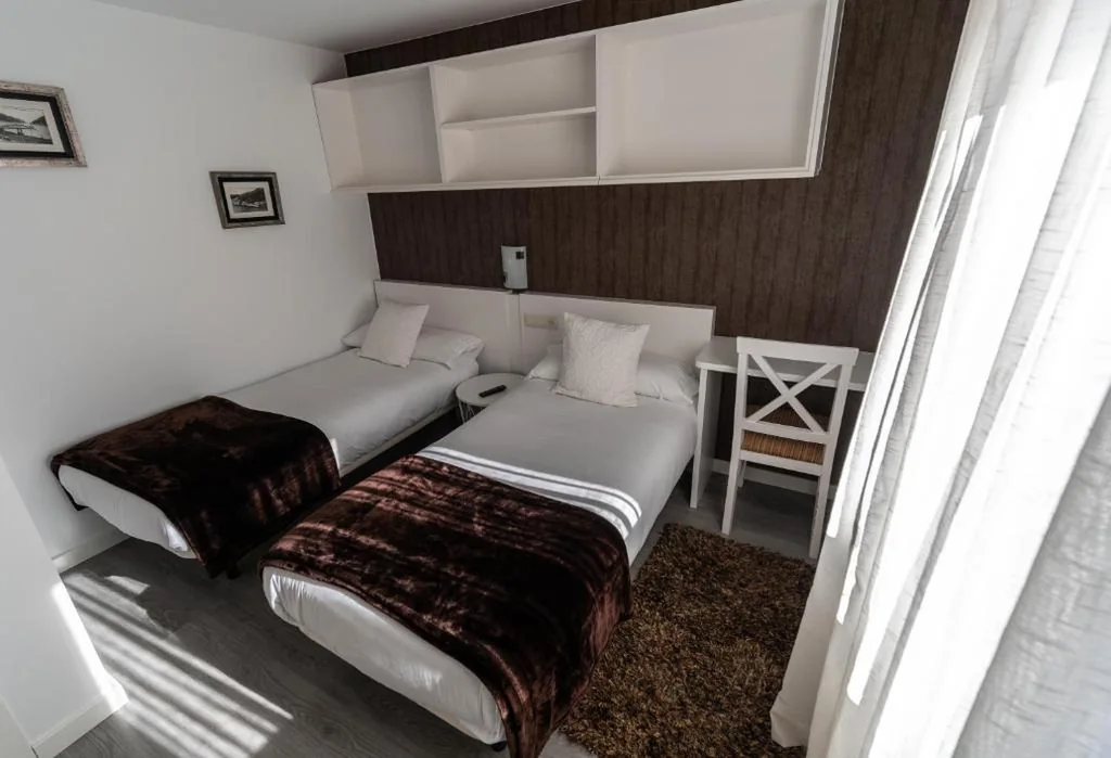 Chambre familiale avec salle de bains privative — Casa da Vasca
