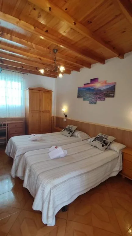 Doppelzimmer mit eigenem Bad – 2 Betten — Casa David