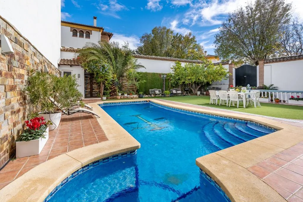 Villa — Casa de Amigos La Latina con piscina, chimenea y barbacoa