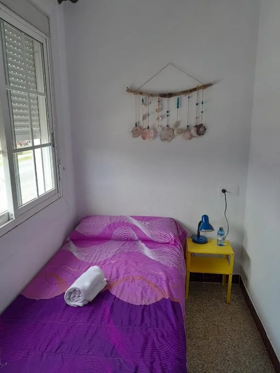 Habitación Individual con baño compartido — Casa de Amigos