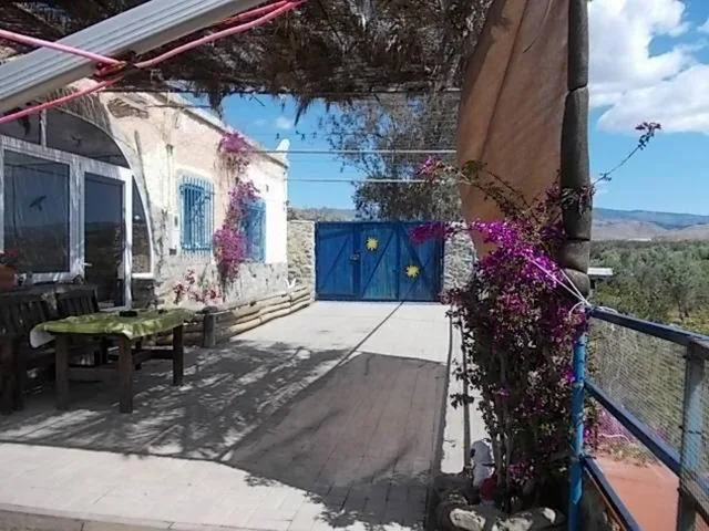 Four-Bedroom House — Casa de desierto