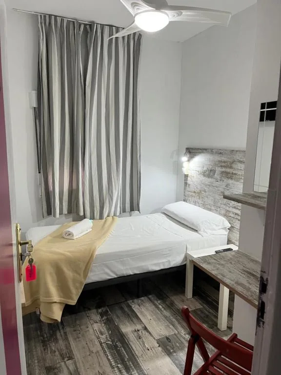 Quarto Individual com casa de banho partilhada — Casa de Huéspedes Almansa