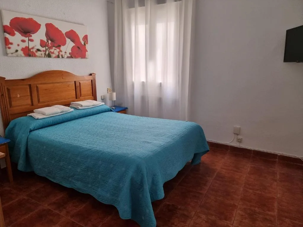 Classic Double Room with Shared Bathroom — Casa de Huéspedes Cuenca