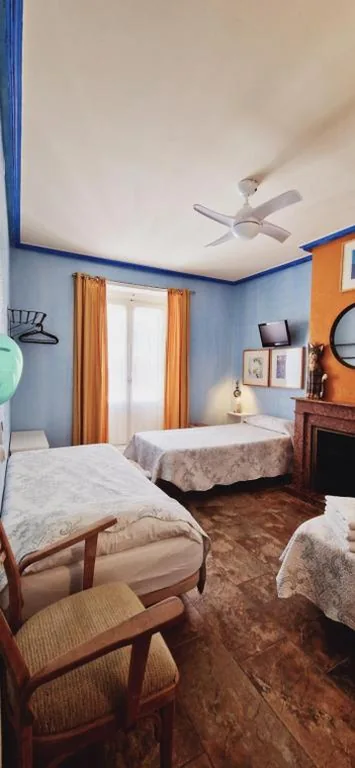 Habitación Doble con cama supletoria y baño compartido - 2 camas — Casa de Huespedes Dolce Vita