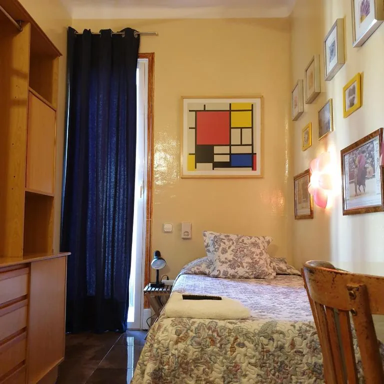 Habitación Individual con baño compartido — Casa de Huespedes Dolce Vita