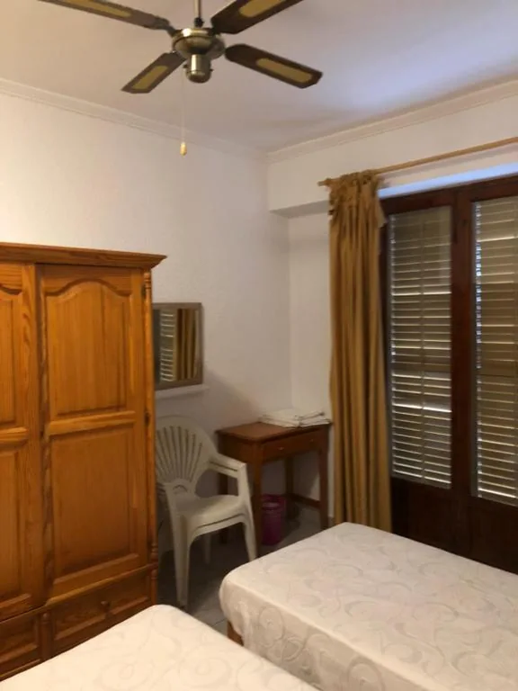 Quarto Duplo com casa de banho partilhada - 2 camas — Casa de Huespedes el Almendro