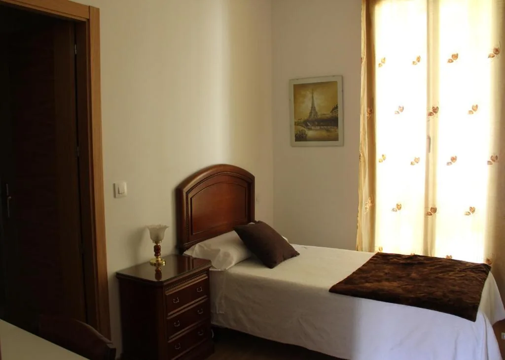 Habitación Individual — Casa de Huéspedes Galaica