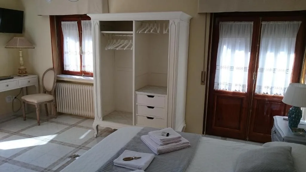 Camera tripla con bagno in comune — Casa de Huéspedes Vecinodecerbantes
