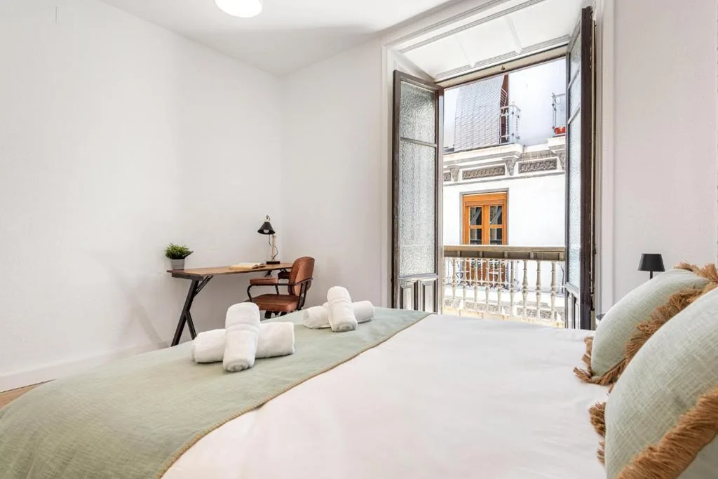 Tweepersoonskamer met gedeelde badkamer — Casa de la Alegría Guest House