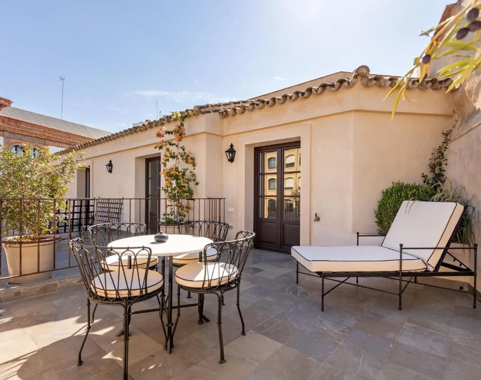 テラス付きアパートメント — Casa de la Moneda Residences Sevilla