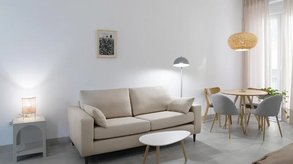 Suite con balcón — CASA DE LA VEGA SUITES
