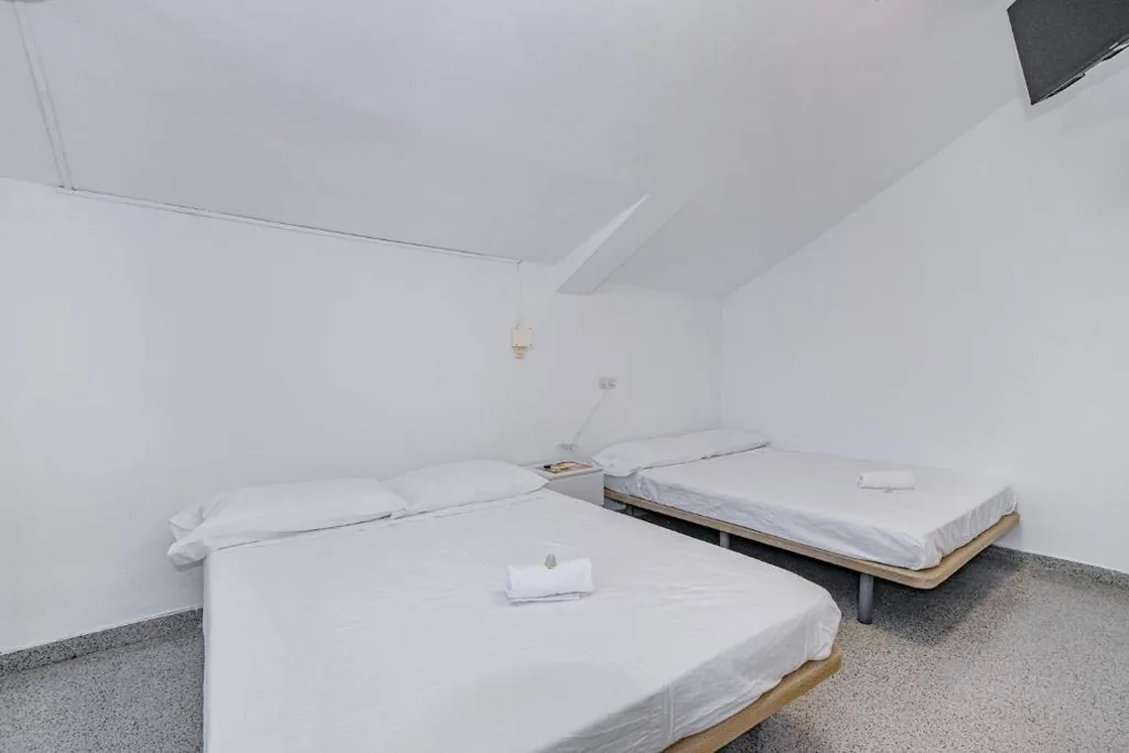Habitación Cuádruple con baño privado — Casa de las Nieves