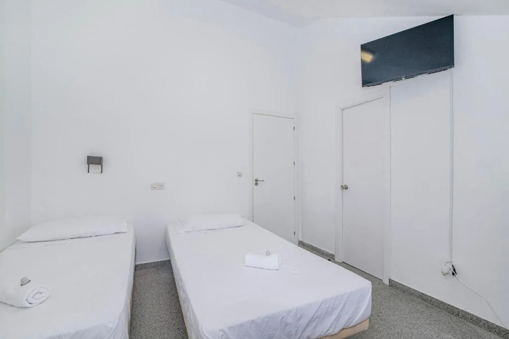 Habitación Triple con baño privado — Casa de las Nieves