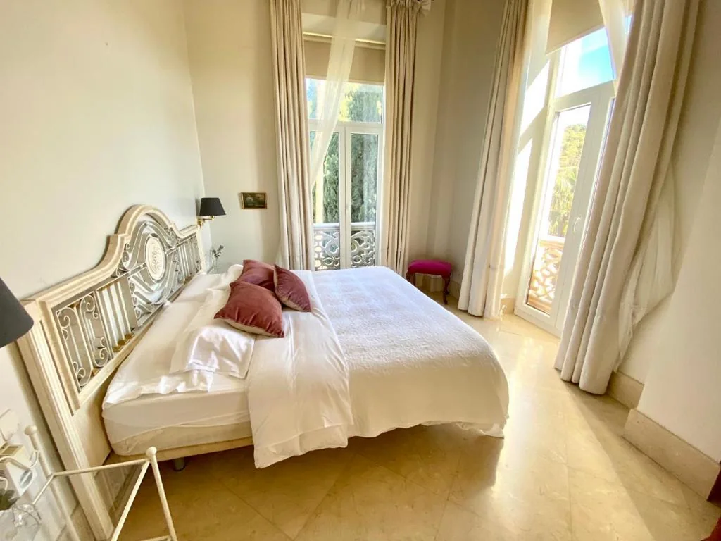 Junior Suite with Sea View — Casa de los Bates