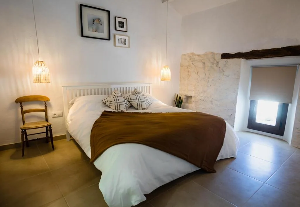 Double Room with Private Bathroom - 1 or 2 Beds — Casa De Los Cuadros