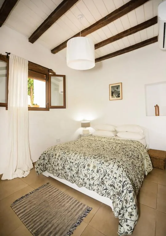Double Room with Private Bathroom — Casa De Los Cuadros