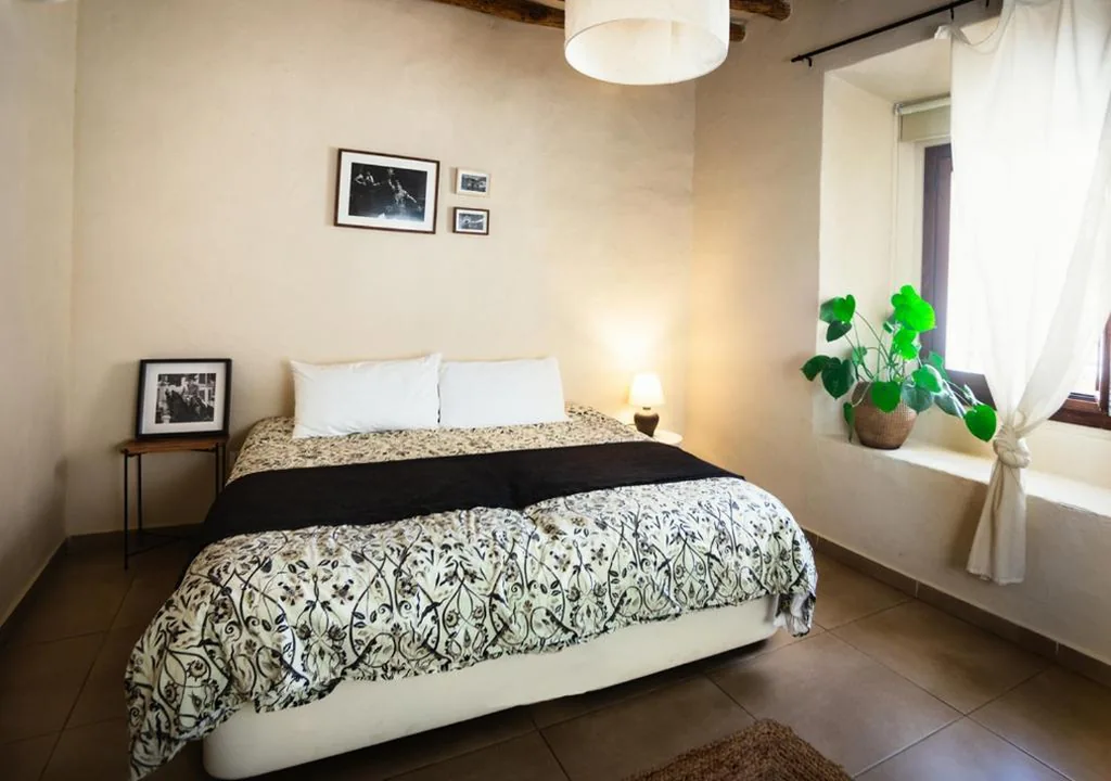 Deluxe Double Room - 1 or 2 Beds — Casa De Los Cuadros