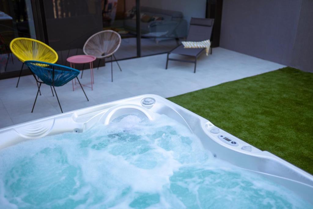 Casa de Nero - Premium House with Jacuzzi Next to Golf Course