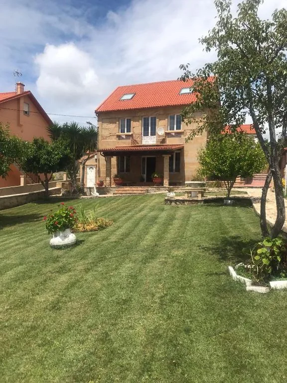 Casa de 3 dormitorios — Casa de Romaxe