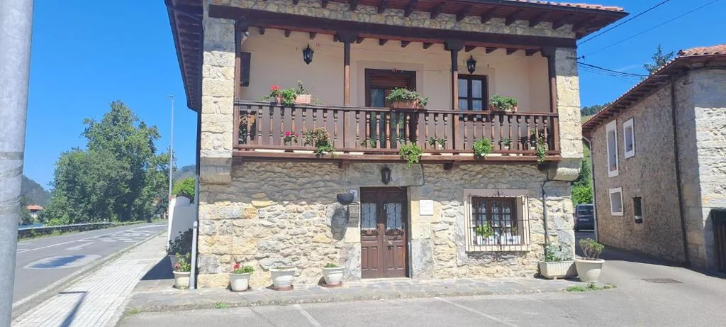 Casa con 5 camere da letto — CASA DEL CURA
