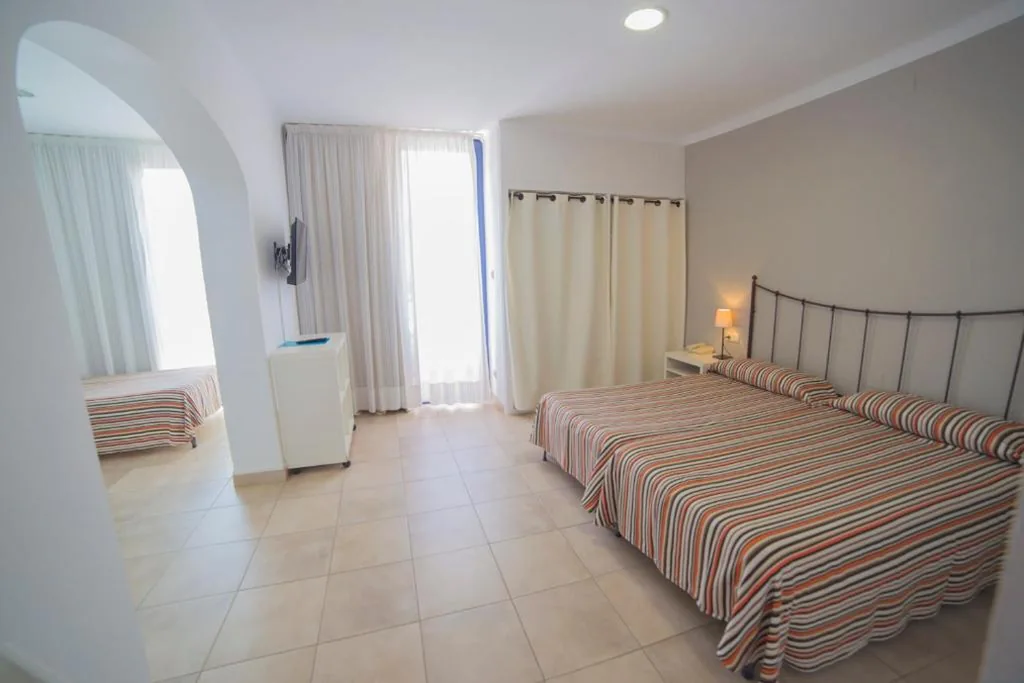 Habitación cuádruple — Casa Del Mar Hotel & Apartaments