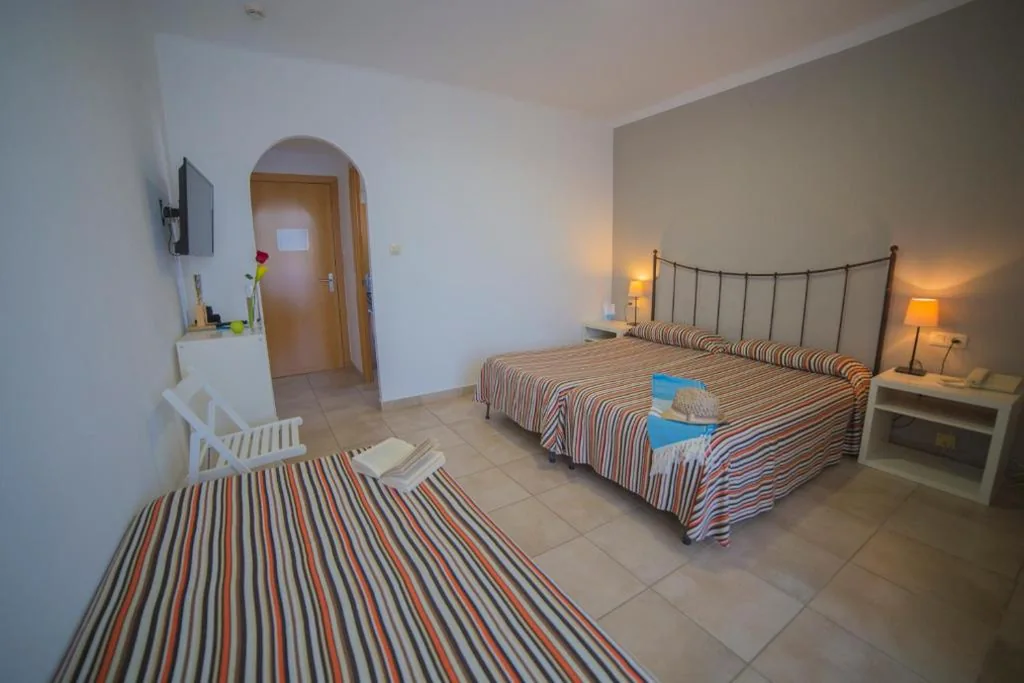 Habitación Triple — Casa Del Mar Hotel & Apartaments