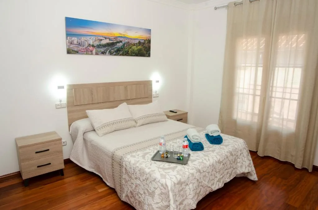Habitación Triple con balcón — Casa del Patio Andaluz