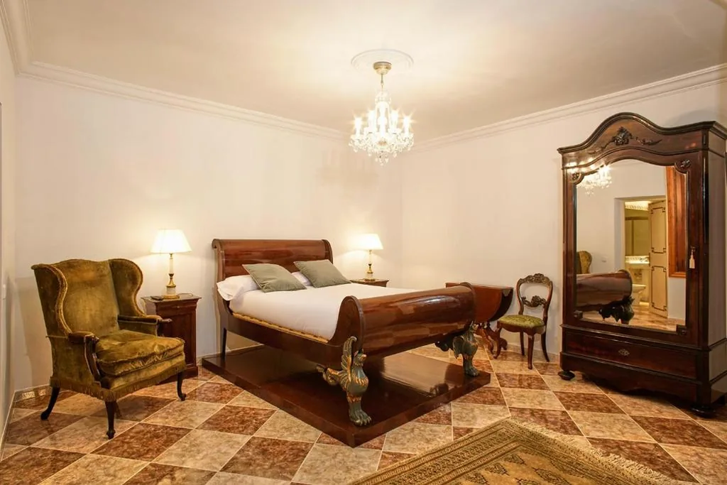 Habitación Doble Deluxe con balcón — Casa Delmonte - Turismo de Interior