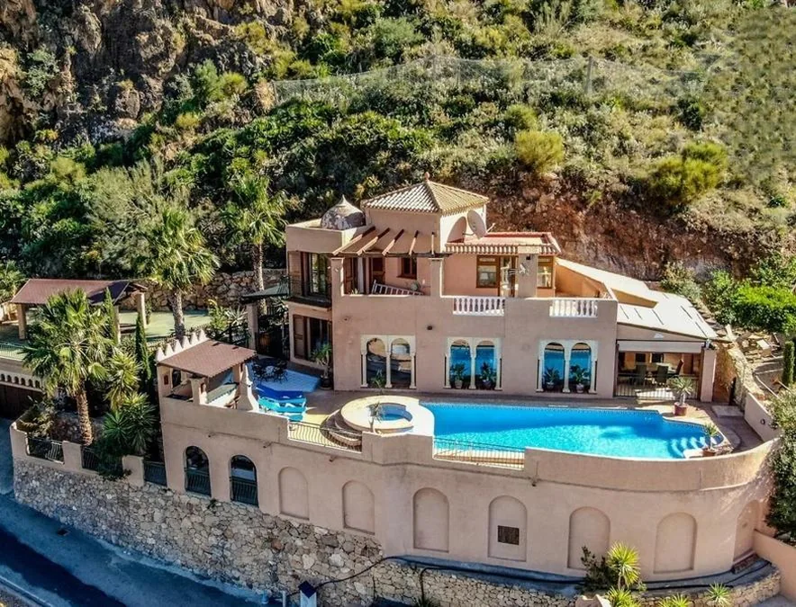 Villa with Private Pool — Casa Disa