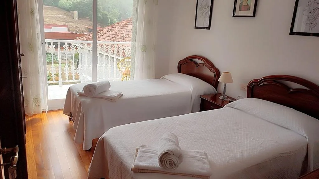 Doppelzimmer mit Balkon und Gemeinschaftsbad — CASA DO AVÒ