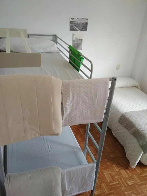 Habitación Triple con aseo compartido — Casa Do Marabillas