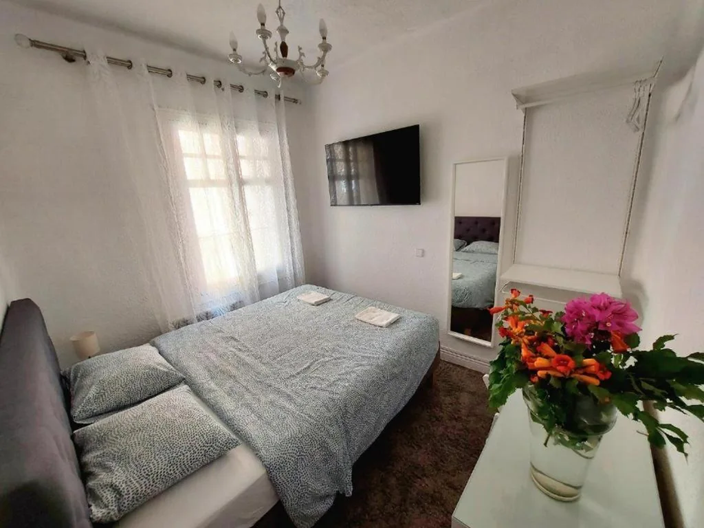 Habitación Doble con baño compartido — Casa Dolores - ECOline accomodation