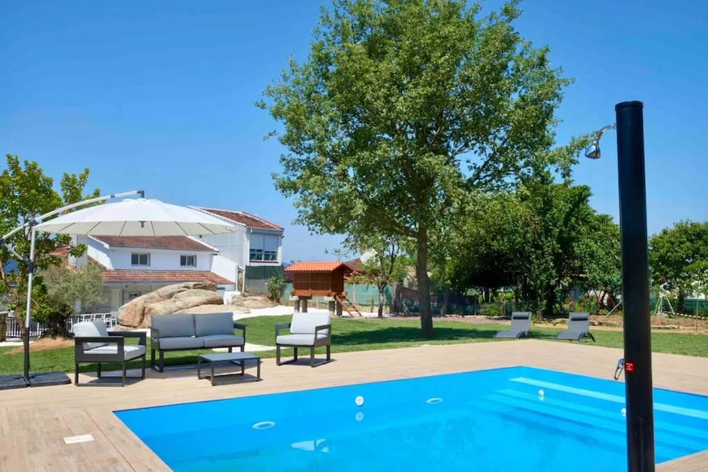 Casa con 4 camere da letto — Casa dos Alén