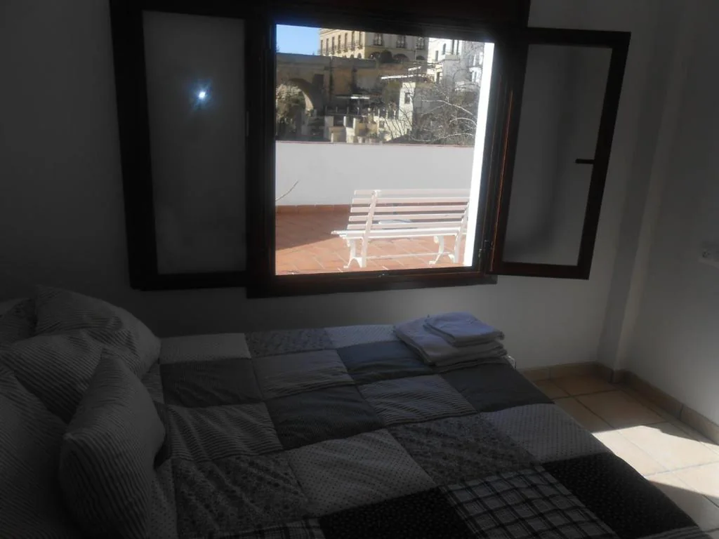 Chambre triple avec vue et salle de bains commune — Casa Duende del Tajo
