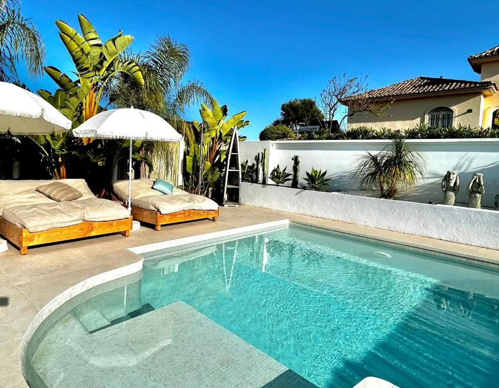 Villa direkt am Strand — Casa Duende, Estepona, Private beach house with heated pool